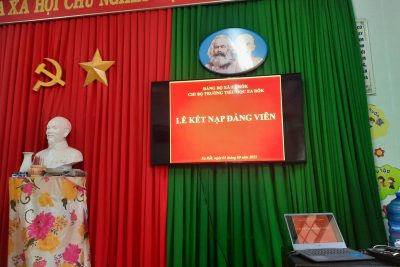 Chi Bộ trường TH Ea Rôk tổ chức lễ kết nạp Đảng viên mới